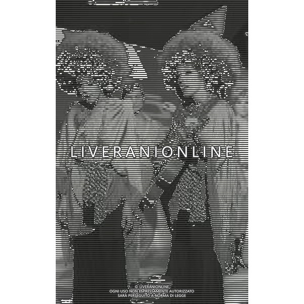 NEG-RETROSPETTIVA ELLEN E ALICE KESSLER BALLERINE NELLA FOTO ELLEN KESSLER E ALICE KESSLER NELL\'ANNO 1969 NELLA TRASMISSIONE CANZONISSIMA AG ALDO LIVERANI SAS 