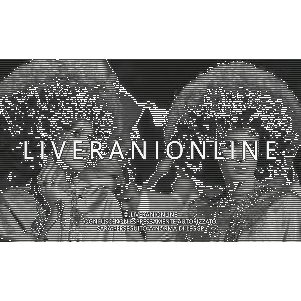 NEG-RETROSPETTIVA ELLEN E ALICE KESSLER BALLERINE NELLA FOTO ELLEN KESSLER E ALICE KESSLER NELL\'ANNO 1969 NELLA TRASMISSIONE CANZONISSIMA AG ALDO LIVERANI SAS 