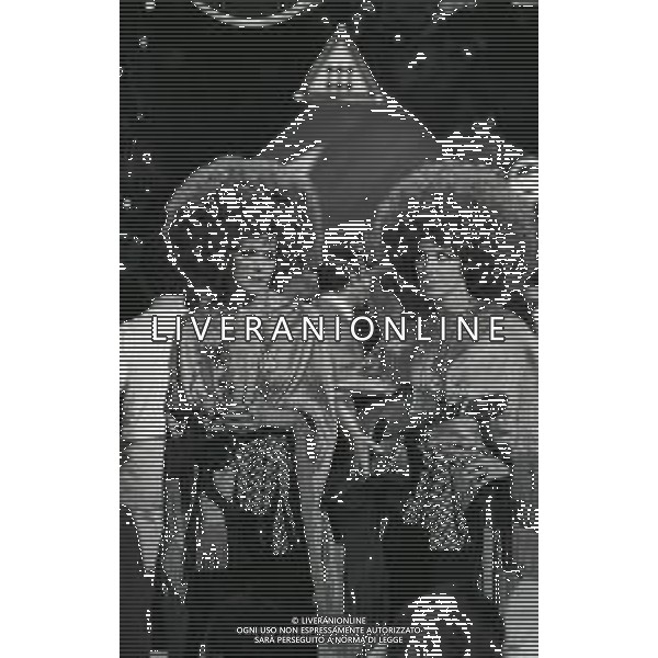 NEG-RETROSPETTIVA ELLEN E ALICE KESSLER BALLERINE NELLA FOTO ELLEN KESSLER E ALICE KESSLER NELL\'ANNO 1969 NELLA TRASMISSIONE CANZONISSIMA AG ALDO LIVERANI SAS 