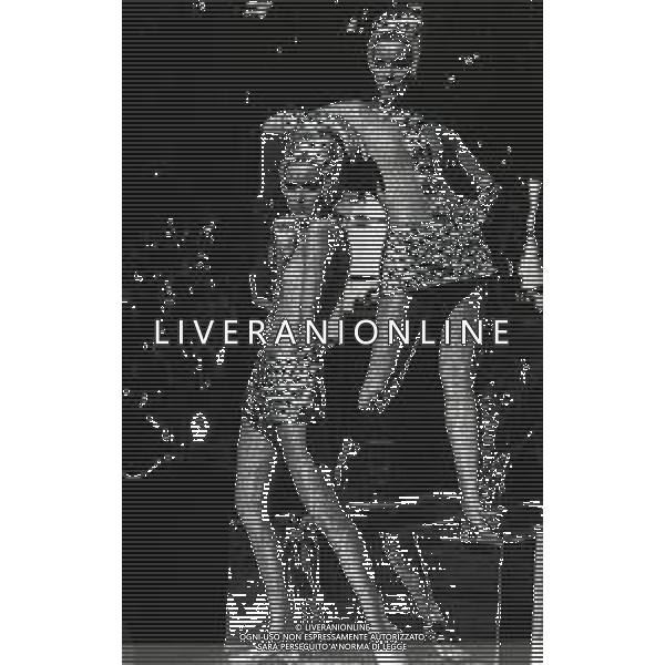 NEG-RETROSPETTIVA ELLEN E ALICE KESSLER BALLERINE NELLA FOTO ELLEN KESSLER E ALICE KESSLER NELL\'ANNO 1969 NELLA TRASMISSIONE CANZONISSIMA AG ALDO LIVERANI SAS 