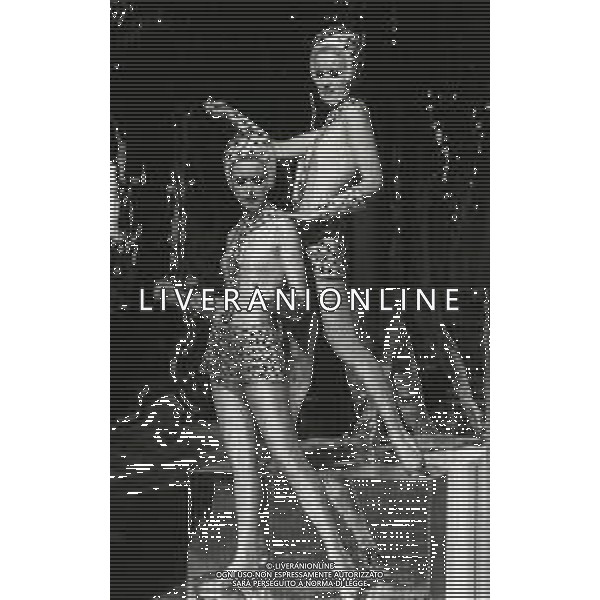 NEG-RETROSPETTIVA ELLEN E ALICE KESSLER BALLERINE NELLA FOTO ELLEN KESSLER E ALICE KESSLER NELL\'ANNO 1969 NELLA TRASMISSIONE CANZONISSIMA AG ALDO LIVERANI SAS 
