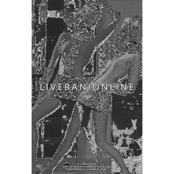 NEG-RETROSPETTIVA ELLEN E ALICE KESSLER BALLERINE NELLA FOTO ELLEN KESSLER E ALICE KESSLER NELL\'ANNO 1969 NELLA TRASMISSIONE CANZONISSIMA AG ALDO LIVERANI SAS 