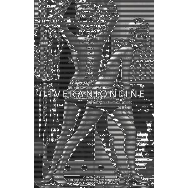 NEG-RETROSPETTIVA ELLEN E ALICE KESSLER BALLERINE NELLA FOTO ELLEN KESSLER E ALICE KESSLER NELL\'ANNO 1969 NELLA TRASMISSIONE CANZONISSIMA AG ALDO LIVERANI SAS 