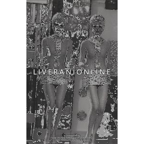 NEG-RETROSPETTIVA ELLEN E ALICE KESSLER BALLERINE NELLA FOTO ELLEN KESSLER E ALICE KESSLER NELL\'ANNO 1969 NELLA TRASMISSIONE CANZONISSIMA AG ALDO LIVERANI SAS 