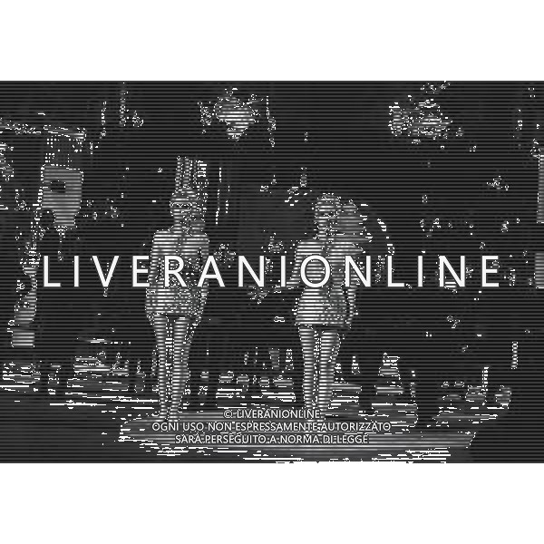 NEG-RETROSPETTIVA ELLEN E ALICE KESSLER BALLERINE NELLA FOTO ELLEN KESSLER E ALICE KESSLER NELL\'ANNO 1969 NELLA TRASMISSIONE CANZONISSIMA AG ALDO LIVERANI SAS 