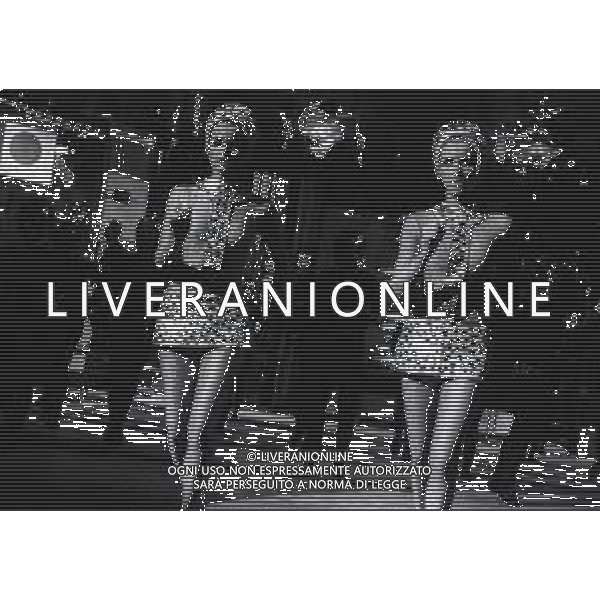 NEG-RETROSPETTIVA ELLEN E ALICE KESSLER BALLERINE NELLA FOTO ELLEN KESSLER E ALICE KESSLER NELL\'ANNO 1969 NELLA TRASMISSIONE CANZONISSIMA AG ALDO LIVERANI SAS 