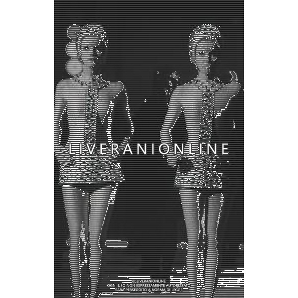 NEG-RETROSPETTIVA ELLEN E ALICE KESSLER BALLERINE NELLA FOTO ELLEN KESSLER E ALICE KESSLER NELL\'ANNO 1969 NELLA TRASMISSIONE CANZONISSIMA AG ALDO LIVERANI SAS 