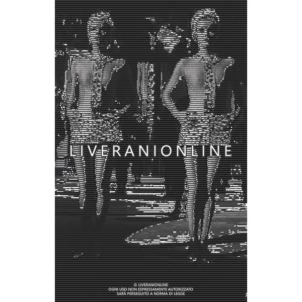 NEG-RETROSPETTIVA ELLEN E ALICE KESSLER BALLERINE NELLA FOTO ELLEN KESSLER E ALICE KESSLER NELL\'ANNO 1969 NELLA TRASMISSIONE CANZONISSIMA AG ALDO LIVERANI SAS 