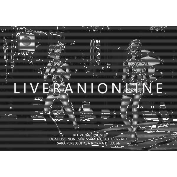 NEG-RETROSPETTIVA ELLEN E ALICE KESSLER BALLERINE NELLA FOTO ELLEN KESSLER E ALICE KESSLER NELL\'ANNO 1969 NELLA TRASMISSIONE CANZONISSIMA AG ALDO LIVERANI SAS 