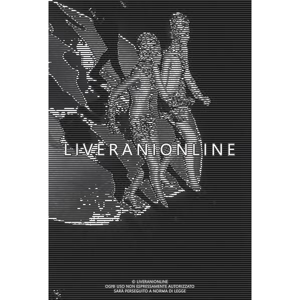 NEG-RETROSPETTIVA ELLEN E ALICE KESSLER BALLERINE NELLA FOTO ELLEN KESSLER E ALICE KESSLER NELL\'ANNO 1969 NELLA TRASMISSIONE CANZONISSIMA AG ALDO LIVERANI SAS 