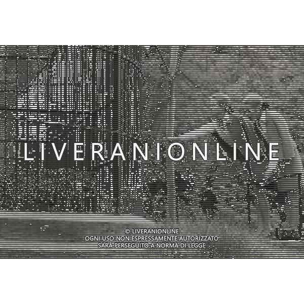 NEG-RETROSPETTIVA ELLEN E ALICE KESSLER BALLERINE NELLA FOTO ELLEN KESSLER E ALICE KESSLER NELL\'ANNO 1969 A ROMA AG ALDO LIVERANI SAS   