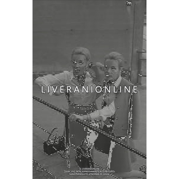 NEG-RETROSPETTIVA ELLEN E ALICE KESSLER BALLERINE NELLA FOTO ELLEN KESSLER E ALICE KESSLER NELL\'ANNO 1969 A ROMA AG ALDO LIVERANI SAS  