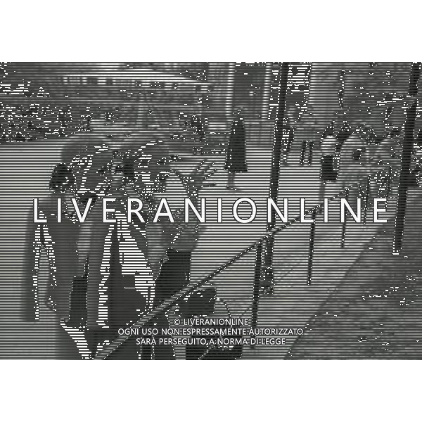 NEG-RETROSPETTIVA ELLEN E ALICE KESSLER BALLERINE NELLA FOTO ELLEN KESSLER E ALICE KESSLER NELL\'ANNO 1969 A ROMA AG ALDO LIVERANI SAS  