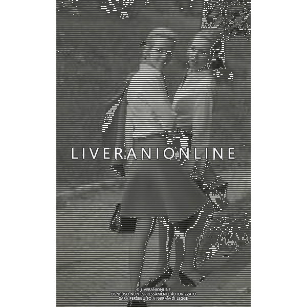 NEG-RETROSPETTIVA ELLEN E ALICE KESSLER BALLERINE NELLA FOTO ELLEN KESSLER E ALICE KESSLER NELL\'ANNO 1969 A ROMA AG ALDO LIVERANI SAS  