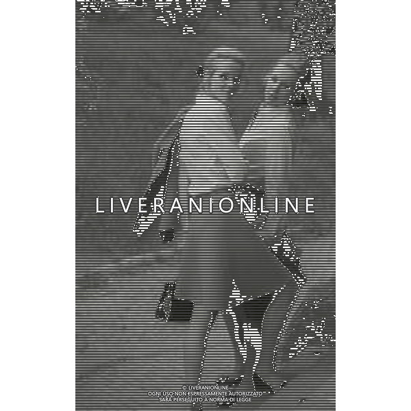 NEG-RETROSPETTIVA ELLEN E ALICE KESSLER BALLERINE NELLA FOTO ELLEN KESSLER E ALICE KESSLER NELL\'ANNO 1969 A ROMA AG ALDO LIVERANI SAS  