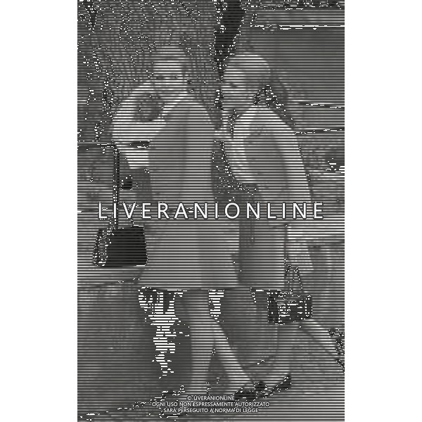 NEG-RETROSPETTIVA ELLEN E ALICE KESSLER BALLERINE NELLA FOTO ELLEN KESSLER E ALICE KESSLER NELL\'ANNO 1969 A ROMA AG ALDO LIVERANI SAS  