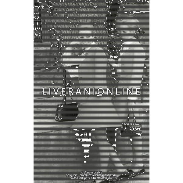 NEG-RETROSPETTIVA ELLEN E ALICE KESSLER BALLERINE NELLA FOTO ELLEN KESSLER E ALICE KESSLER NELL\'ANNO 1969 A ROMA AG ALDO LIVERANI SAS  