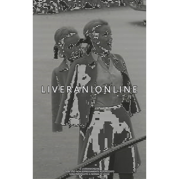 NEG-RETROSPETTIVA ELLEN E ALICE KESSLER BALLERINE NELLA FOTO ELLEN KESSLER E ALICE KESSLER NELL\'ANNO 1969 A ROMA AG ALDO LIVERANI SAS  