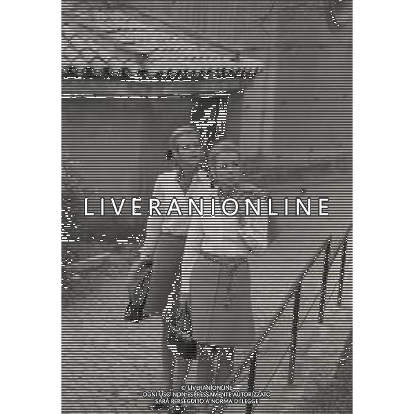 NEG-RETROSPETTIVA ELLEN E ALICE KESSLER BALLERINE NELLA FOTO ELLEN KESSLER E ALICE KESSLER NELL\'ANNO 1969 A ROMA AG ALDO LIVERANI SAS   