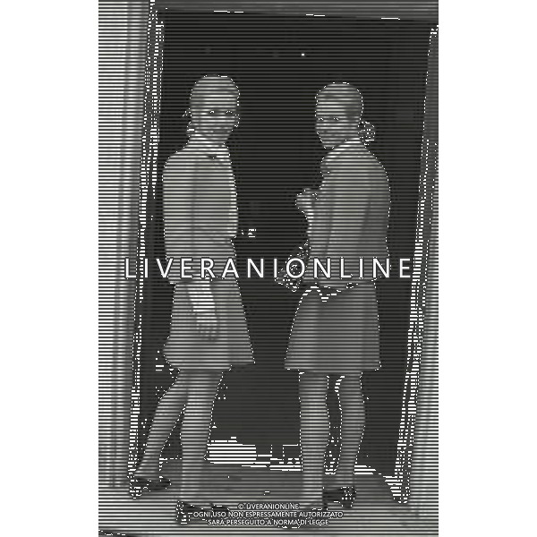 NEG-RETROSPETTIVA ELLEN E ALICE KESSLER BALLERINE NELLA FOTO ELLEN KESSLER E ALICE KESSLER NELL\'ANNO 1969 A ROMA AG ALDO LIVERANI SAS  