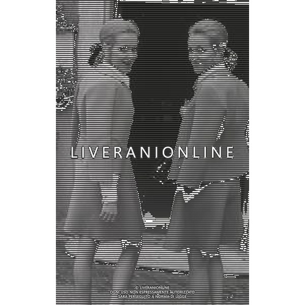 NEG-RETROSPETTIVA ELLEN E ALICE KESSLER BALLERINE NELLA FOTO ELLEN KESSLER E ALICE KESSLER NELL\'ANNO 1969 A ROMA AG ALDO LIVERANI SAS  