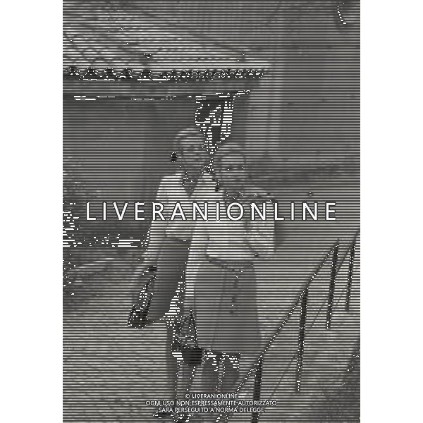 NEG-RETROSPETTIVA ELLEN E ALICE KESSLER BALLERINE NELLA FOTO ELLEN KESSLER E ALICE KESSLER NELL\'ANNO 1969 A ROMA AG ALDO LIVERANI SAS  