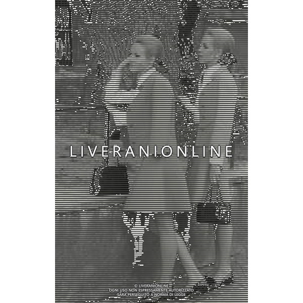 NEG-RETROSPETTIVA ELLEN E ALICE KESSLER BALLERINE NELLA FOTO ELLEN KESSLER E ALICE KESSLER NELL\'ANNO 1969 A ROMA AG ALDO LIVERANI SAS  