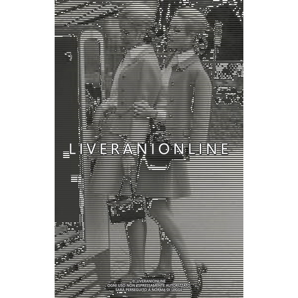 NEG-RETROSPETTIVA ELLEN E ALICE KESSLER BALLERINE NELLA FOTO ELLEN KESSLER E ALICE KESSLER NELL\'ANNO 1969 A ROMA AG ALDO LIVERANI SAS  