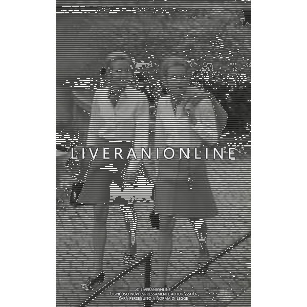 NEG-RETROSPETTIVA ELLEN E ALICE KESSLER BALLERINE NELLA FOTO ELLEN KESSLER E ALICE KESSLER NELL\'ANNO 1969 A ROMA AG ALDO LIVERANI SAS  