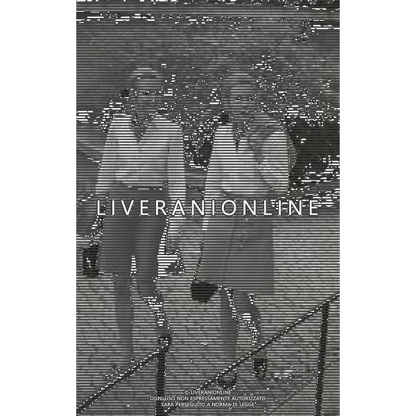 NEG-RETROSPETTIVA ELLEN E ALICE KESSLER BALLERINE NELLA FOTO ELLEN KESSLER E ALICE KESSLER NELL\'ANNO 1969 A ROMA AG ALDO LIVERANI SAS  