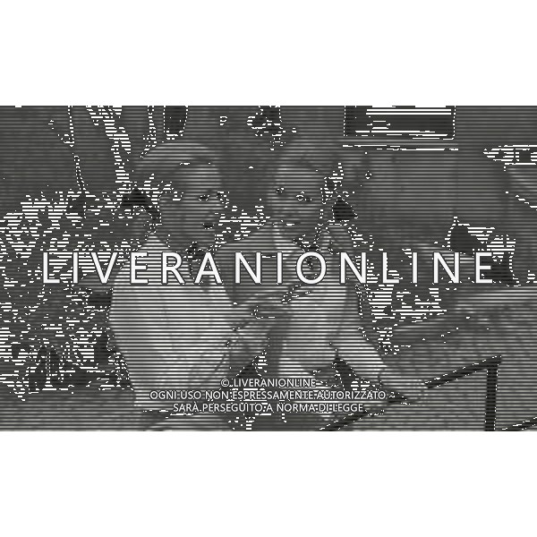 NEG-RETROSPETTIVA ELLEN E ALICE KESSLER BALLERINE NELLA FOTO ELLEN KESSLER E ALICE KESSLER NELL\'ANNO 1969 A ROMA AG ALDO LIVERANI SAS  