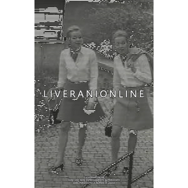 NEG-RETROSPETTIVA ELLEN E ALICE KESSLER BALLERINE NELLA FOTO ELLEN KESSLER E ALICE KESSLER NELL\'ANNO 1969 A ROMA AG ALDO LIVERANI SAS  