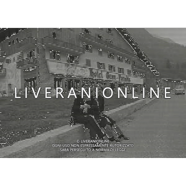 NEG-RETROSPETTIVA ELLEN E ALICE KESSLER E BALLERINE NELLA FOTO ALICE E ELLEN KESSLER IN VAL D\'AOSTA NELL\'ANNO 1972 AG ALDO LIVERANI SAS