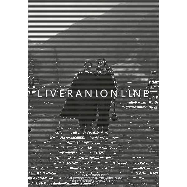 NEG-RETROSPETTIVA ELLEN E ALICE KESSLER E BALLERINE NELLA FOTO ALICE E ELLEN KESSLER IN VAL D\'AOSTA NELL\'ANNO 1972 AG ALDO LIVERANI SAS