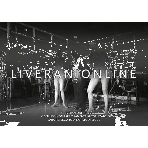 NEG-RETROSPETTIVA ELLEN E ALICE KESSLER E BALLERINE NELLA FOTO ALICE E ELLEN KESSLER IN VAL D\'AOSTA NELL\'ANNO 1972 AG ALDO LIVERANI SAS