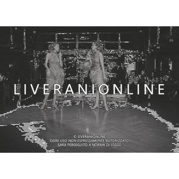 NEG-RETROSPETTIVA ELLEN E ALICE KESSLER E BALLERINE NELLA FOTO ALICE E ELLEN KESSLER IN VAL D\'AOSTA NELL\'ANNO 1972 AG ALDO LIVERANI SAS