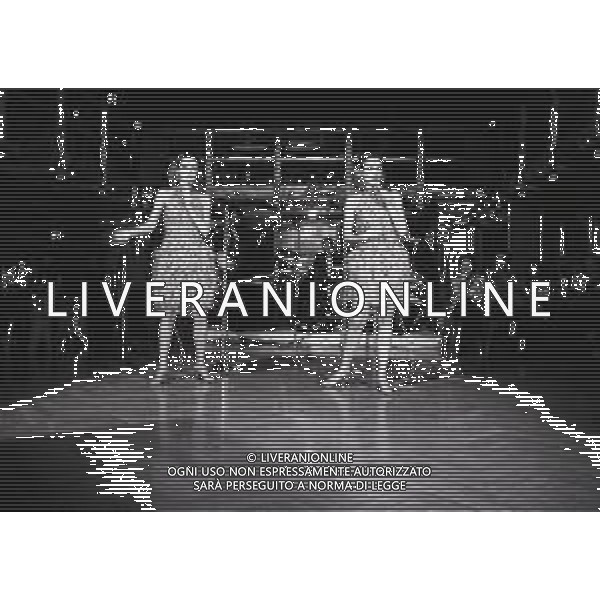 NEG-RETROSPETTIVA ELLEN E ALICE KESSLER E BALLERINE NELLA FOTO ALICE E ELLEN KESSLER IN VAL D\'AOSTA NELL\'ANNO 1972 AG ALDO LIVERANI SAS