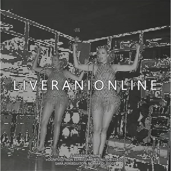 NEG-RETROSPETTIVA ELLEN E ALICE KESSLER E BALLERINE NELLA FOTO ALICE E ELLEN KESSLER IN VAL D\'AOSTA NELL\'ANNO 1972 AG ALDO LIVERANI SAS