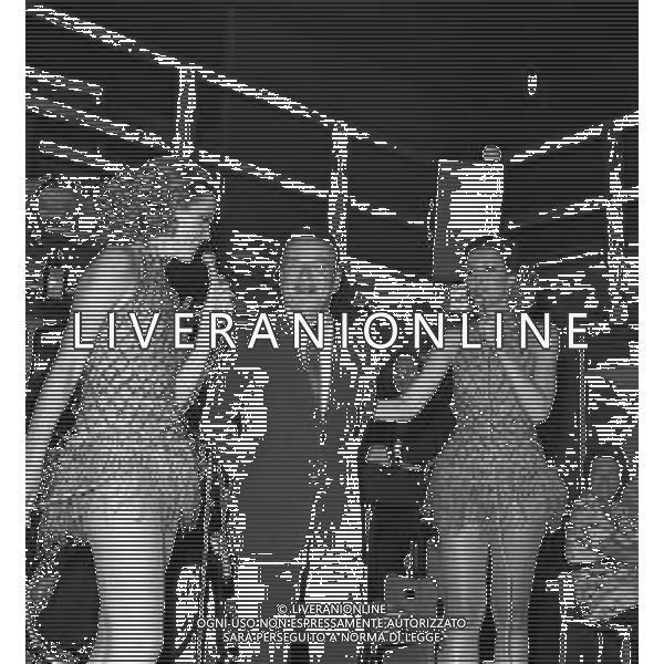 NEG-RETROSPETTIVA ELLEN E ALICE KESSLER E BALLERINE NELLA FOTO ALICE E ELLEN KESSLER IN VAL D\'AOSTA NELL\'ANNO 1972 AG ALDO LIVERANI SAS