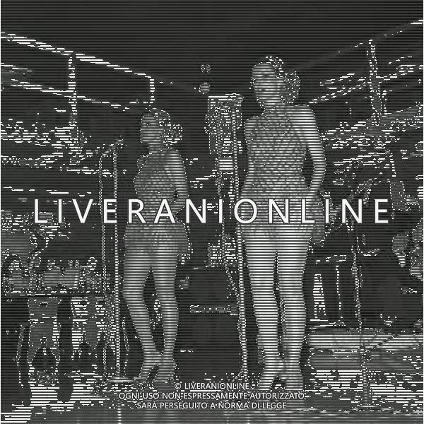 NEG-RETROSPETTIVA ELLEN E ALICE KESSLER E BALLERINE NELLA FOTO ALICE E ELLEN KESSLER IN VAL D\'AOSTA NELL\'ANNO 1972 AG ALDO LIVERANI SAS