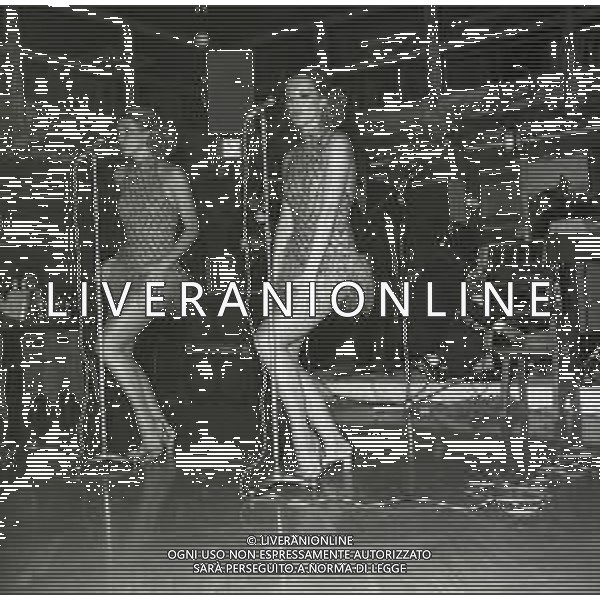 NEG-RETROSPETTIVA ELLEN E ALICE KESSLER E BALLERINE NELLA FOTO ALICE E ELLEN KESSLER IN VAL D\'AOSTA NELL\'ANNO 1972 AG ALDO LIVERANI SAS