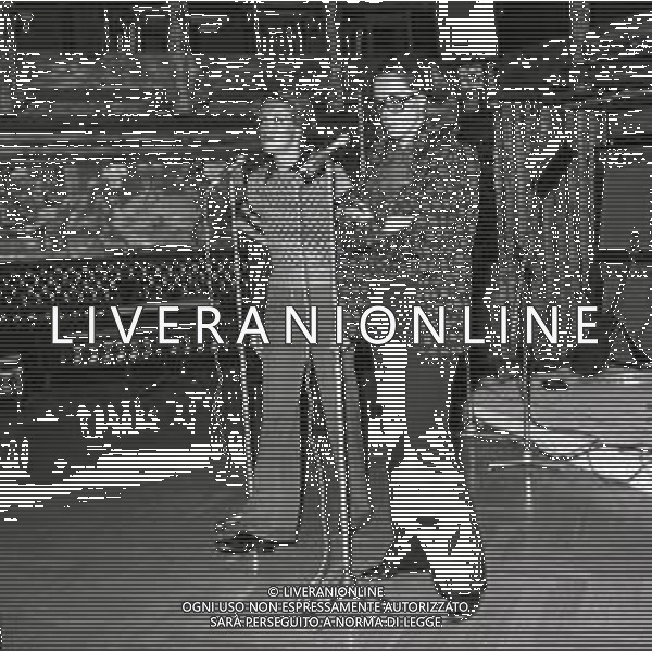 NEG-RETROSPETTIVA ELLEN E ALICE KESSLER E BALLERINE NELLA FOTO ALICE E ELLEN KESSLER IN VAL D\'AOSTA NELL\'ANNO 1972 AG ALDO LIVERANI SAS