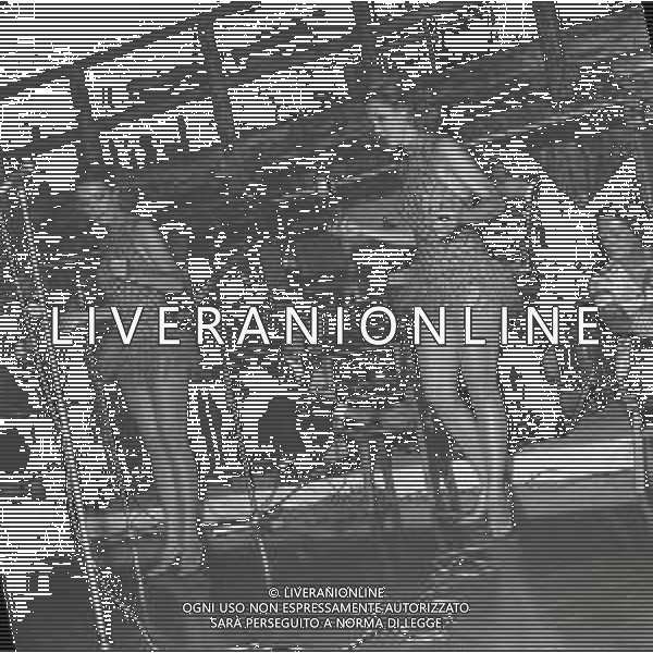 NEG-RETROSPETTIVA ELLEN E ALICE KESSLER E BALLERINE NELLA FOTO ALICE E ELLEN KESSLER IN VAL D\'AOSTA NELL\'ANNO 1972 AG ALDO LIVERANI SAS