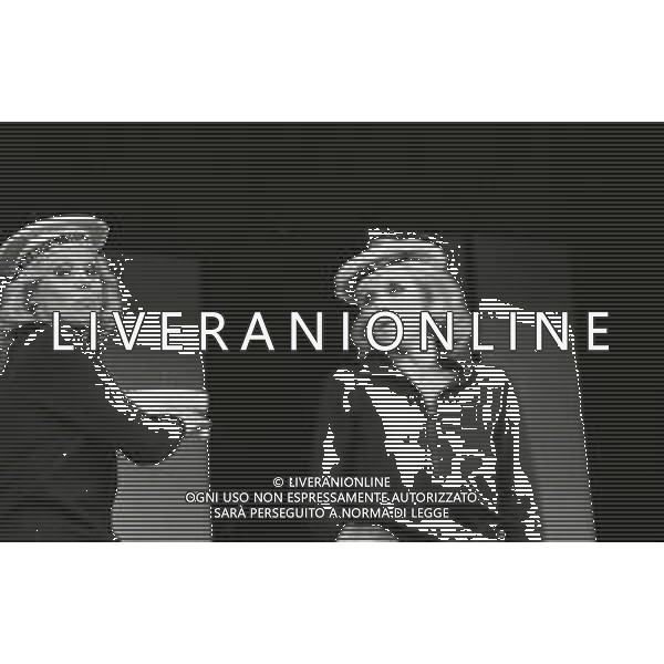 NEG-RETROSPETTIVA ELLEN E ALICE KESSLER E BALLERINE NELLA FOTO ALICE E ELLEN KESSLER AL TEATRO MANZONI NELL\'ANNO 1968 AG ALDO LIVERANI SAS