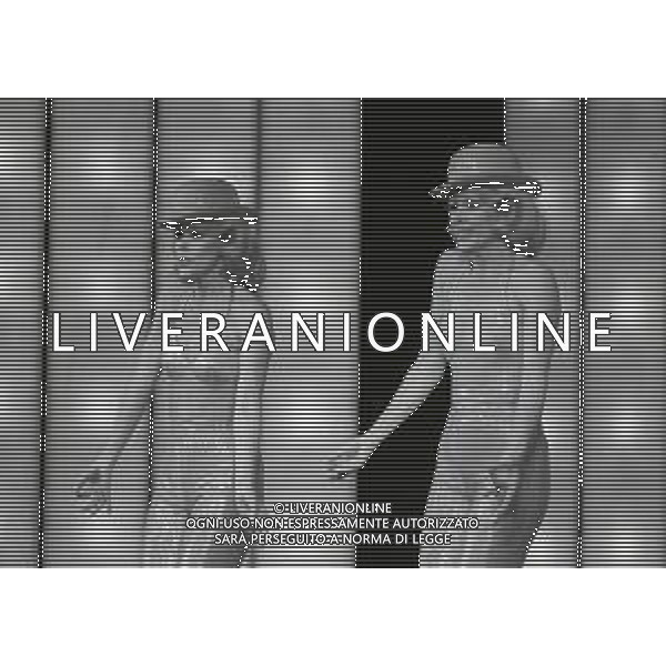 NEG-RETROSPETTIVA ELLEN E ALICE KESSLER E BALLERINE NELLA FOTO ALICE E ELLEN KESSLER AL TEATRO MANZONI NELL\'ANNO 1968 AG ALDO LIVERANI SAS