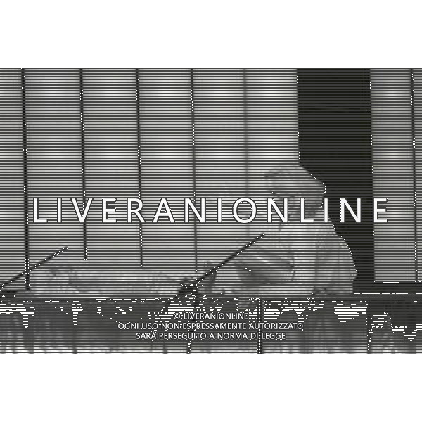 NEG-RETROSPETTIVA ELLEN E ALICE KESSLER E BALLERINE NELLA FOTO ALICE E ELLEN KESSLER AL TEATRO MANZONI NELL\'ANNO 1968 AG ALDO LIVERANI SAS