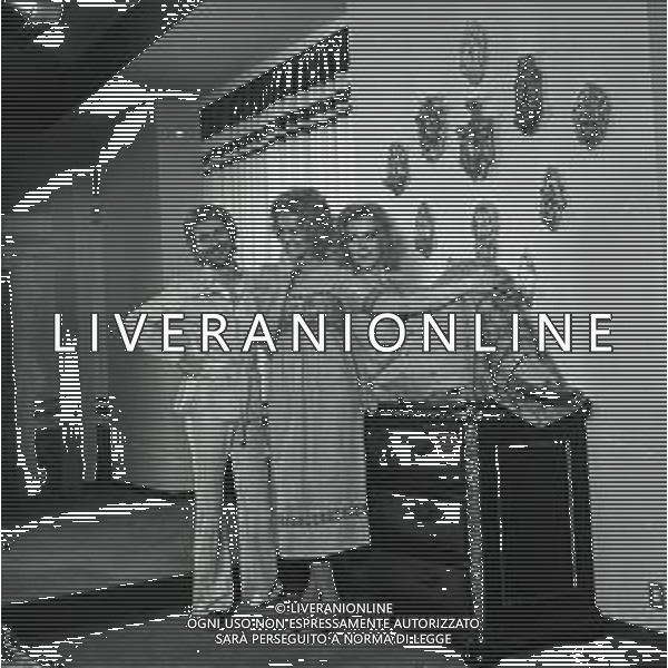 NEG-RETROSPETTIVA ELLEN E ALICE KESSLER BALLERINE NELLA FOTO ELLEN KESSLER E ALICE KESSLER NELL\'ANNO 1971 CON MASSIMINI SANDRO A MILANO AG ALDO LIVERANI SAS 