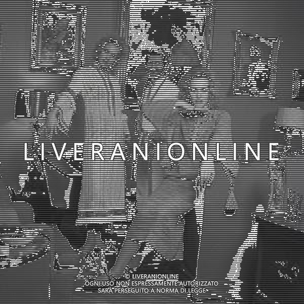 NEG-RETROSPETTIVA ELLEN E ALICE KESSLER BALLERINE NELLA FOTO ELLEN KESSLER E ALICE KESSLER NELL\'ANNO 1971 CON MASSIMINI SANDRO A MILANO AG ALDO LIVERANI SAS 