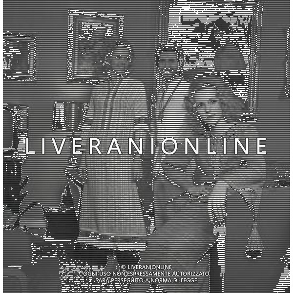 NEG-RETROSPETTIVA ELLEN E ALICE KESSLER BALLERINE NELLA FOTO ELLEN KESSLER E ALICE KESSLER NELL\'ANNO 1971 CON MASSIMINI SANDRO A MILANO AG ALDO LIVERANI SAS 