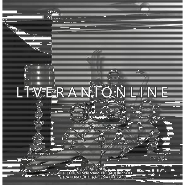 NEG-RETROSPETTIVA ELLEN E ALICE KESSLER BALLERINE NELLA FOTO ELLEN KESSLER E ALICE KESSLER NELL\'ANNO 1971 CON MASSIMINI SANDRO A MILANO AG ALDO LIVERANI SAS 